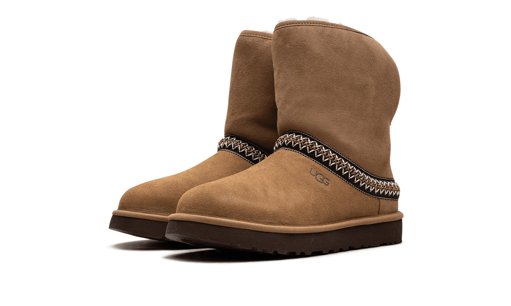 UGG WOMENS Classic Short Crescent Boot Womens "Chestnut" 1161770 CHE 1161770 CHE from Stadium Goods